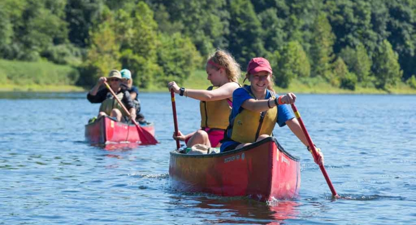 girls canoeing camp in philadelphia 